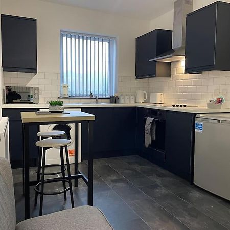 Modern Apartment With En-Suite & Private Kitchen Stoke-on-Trent Exteriér fotografie